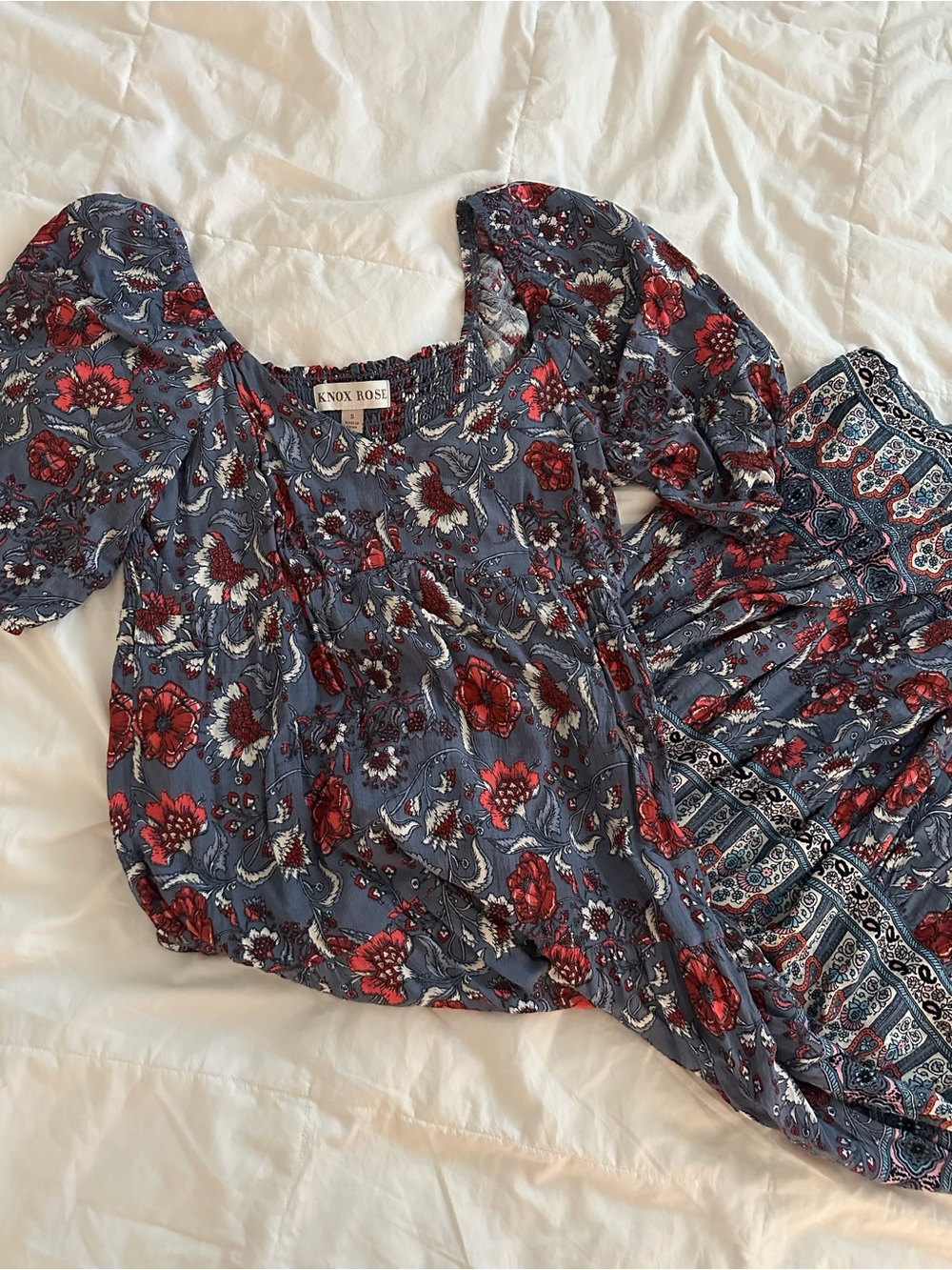 Knox Rose Blue Floral Puff-Sleeve Tunic with Red Accents